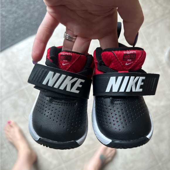 Nike 5c toddler shoes NWOT little man outgrew them before he could wear! - Picture 2 of 6